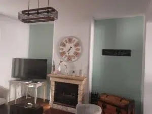 Modernisation de salon par peinture intérieure vert turquoise